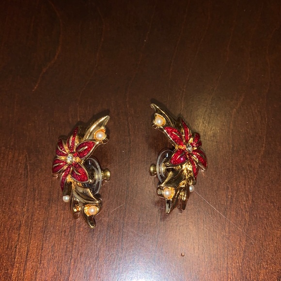 2/$40 👸🏻 NWOT Beautiful Poinsettia Earrings 🎄✨❤️ - Picture 4 of 8